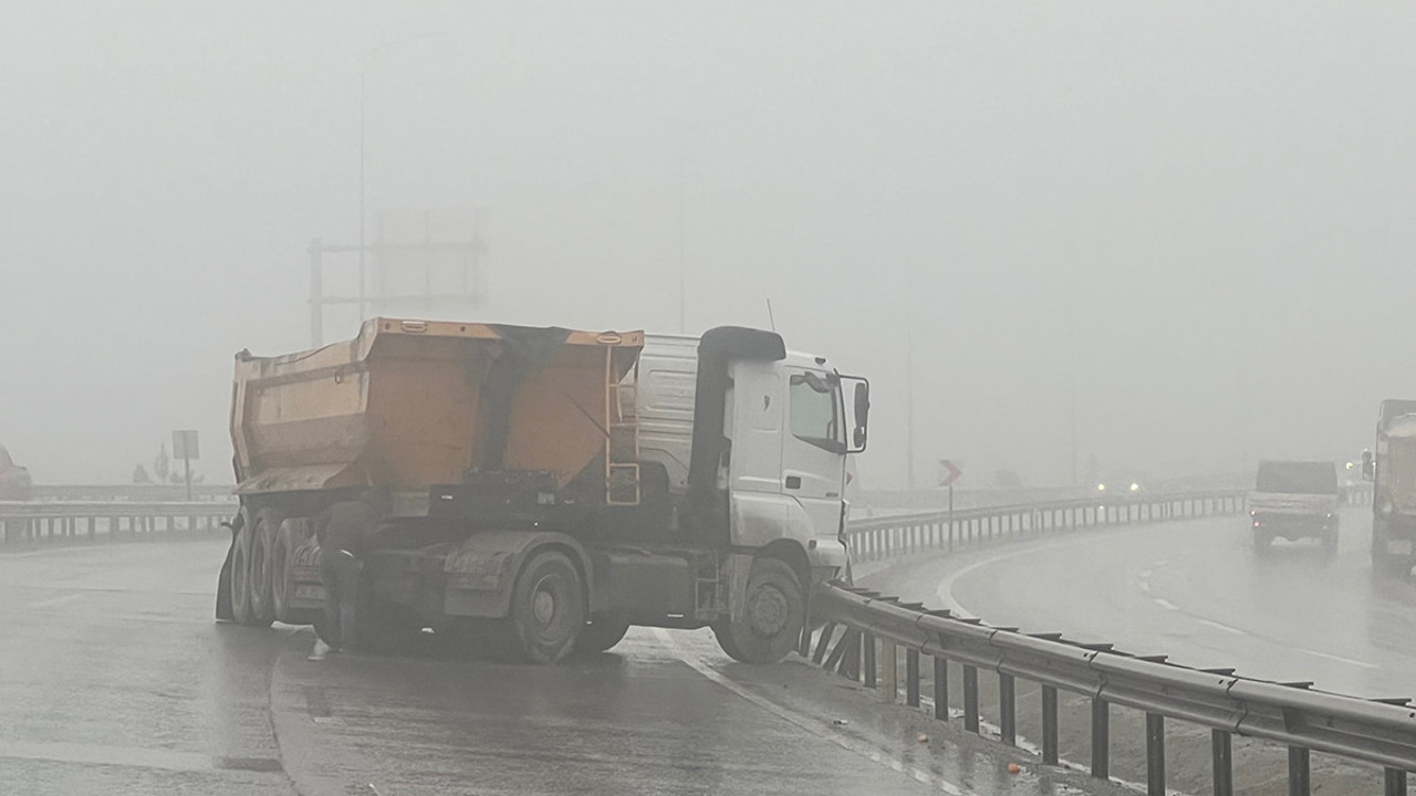 Çekmeköy'de yoğun sis kazaya neden oldu