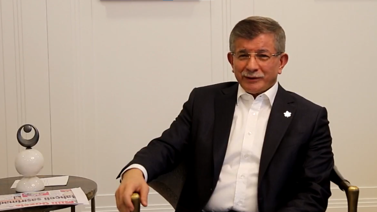 Devlet Bahçeli'nin arşivini açtı. Ahmet Davutoğlu saat verip buluşalım demişti