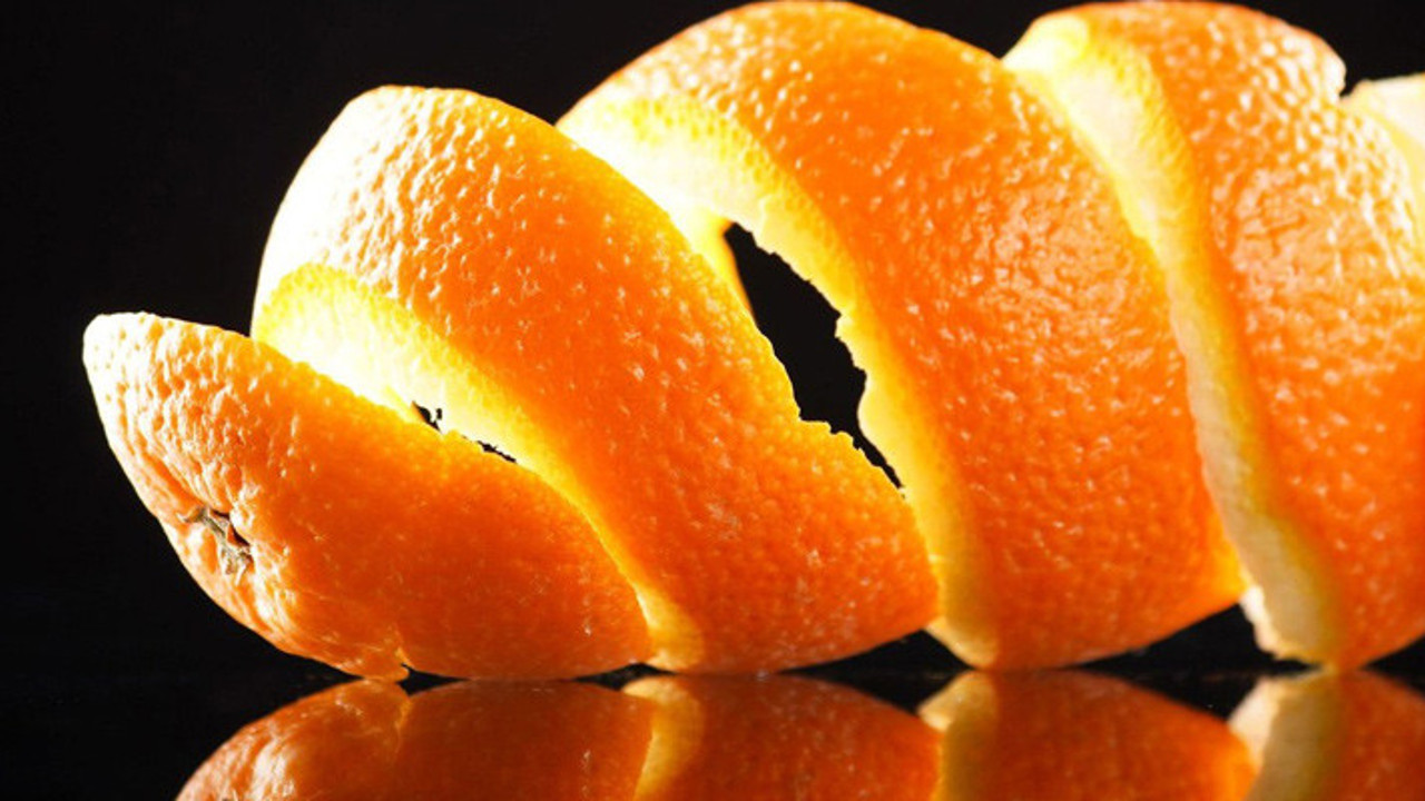 Atmayın pişman olursunuz! Bakın hangi meyve kabuğu neye yarıyor?