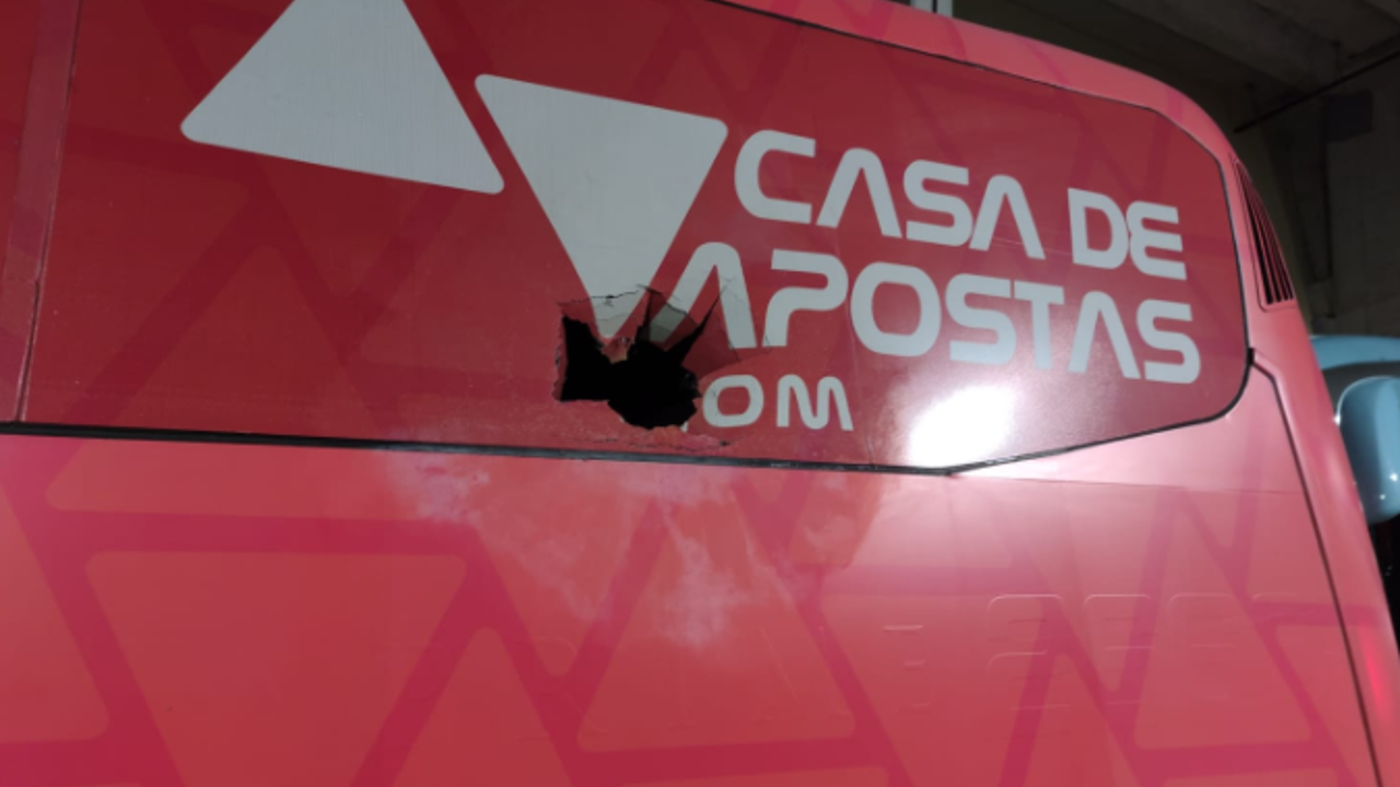 Futbol takımına alçak saldırı