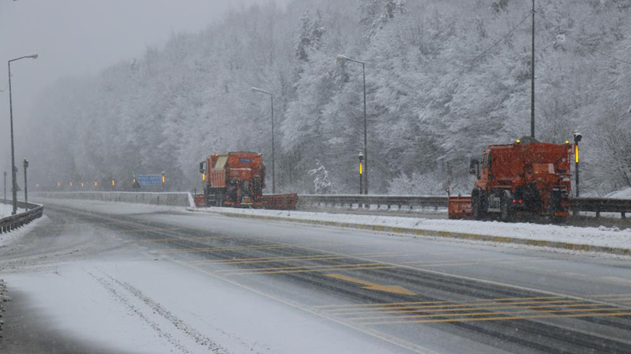 Bolu Dağı geçişinde kar yağışı