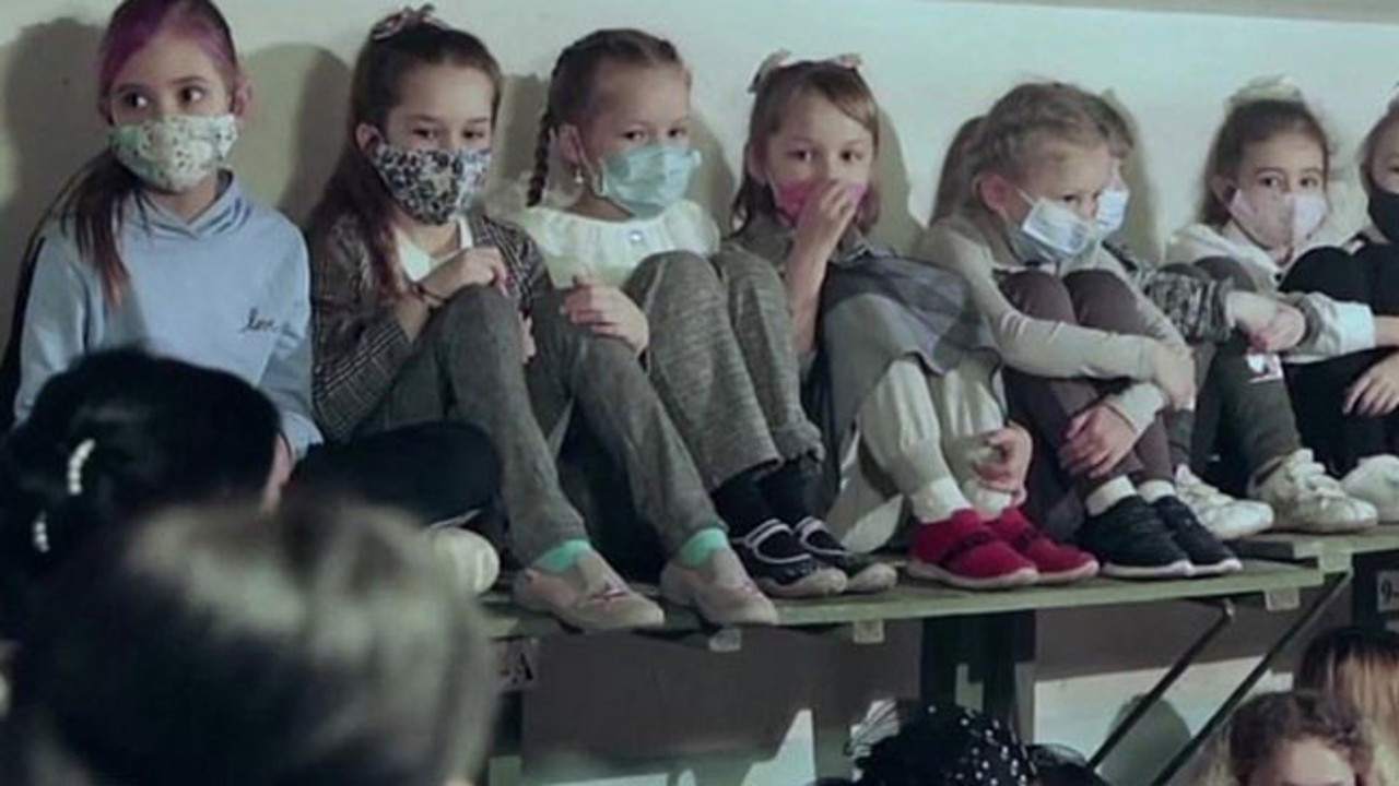 Bu fotoğraf bugün Ukrayna'da çekildi! Minicik yürekler sığınakta bekliyor