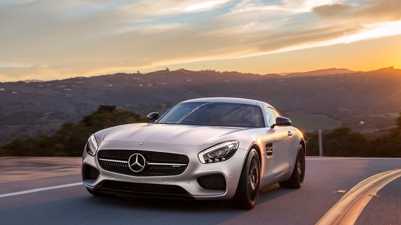 Bir dönemin ünlü yıldızı parasız kalınca oğlunu okutmak için arabasını sattığını açıkladı