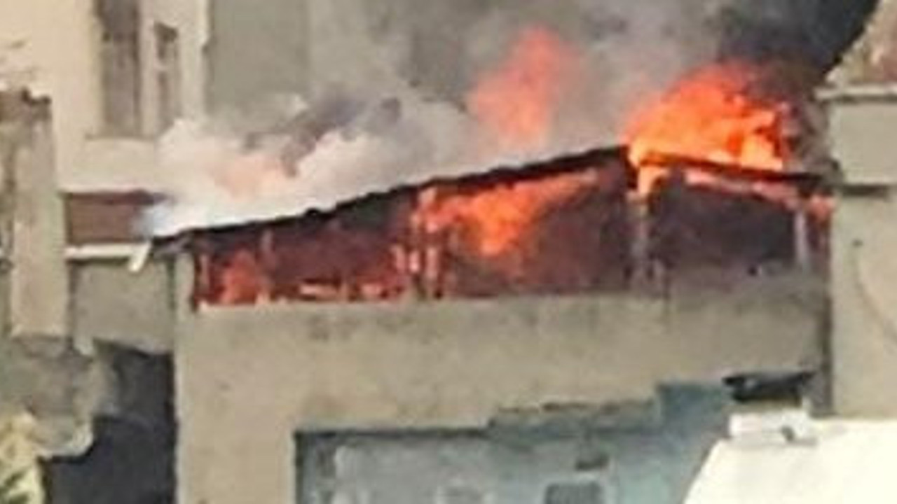 Priz alev aldı evi yaktı