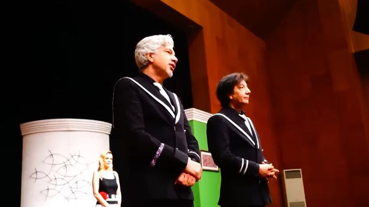 Behzat ve Süheyl Uygur “Savaşa hayır” dedi salon inledi