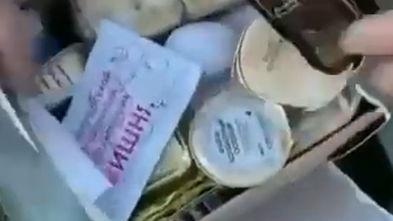 Putin askerlerine tarihi geçmiş kumanya dağıtıyor. Tam 7 yıl önce bitmiş