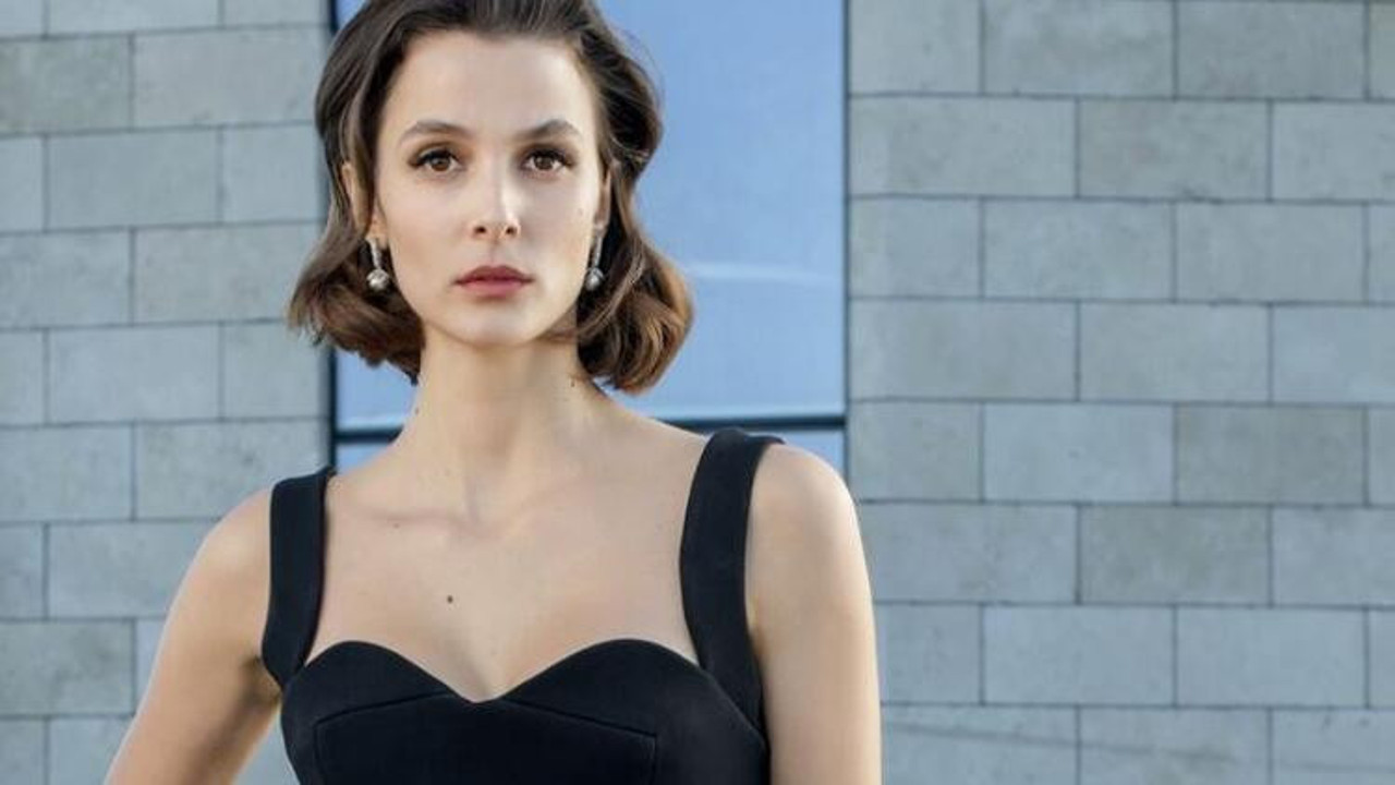 Büşra Develi pijamalı tarzıyla kameralara yakalandı!