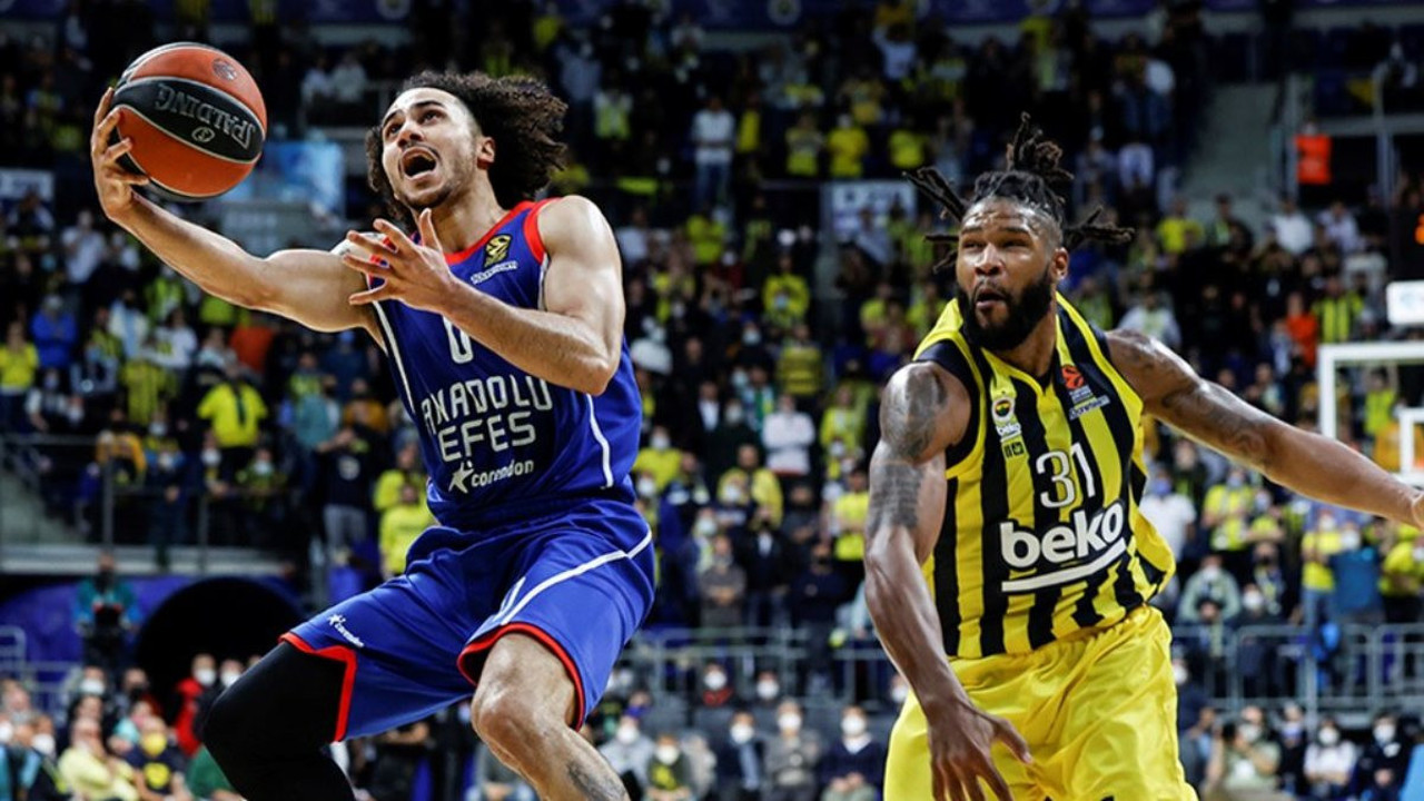 Nefes kesen derbide Anadolu Efes, Fenerbahçe'yi devirdi