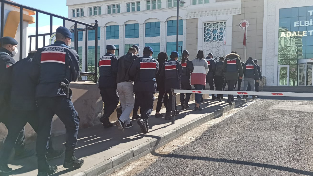 Telefon dolandırıcıları suçüstü yakalandı