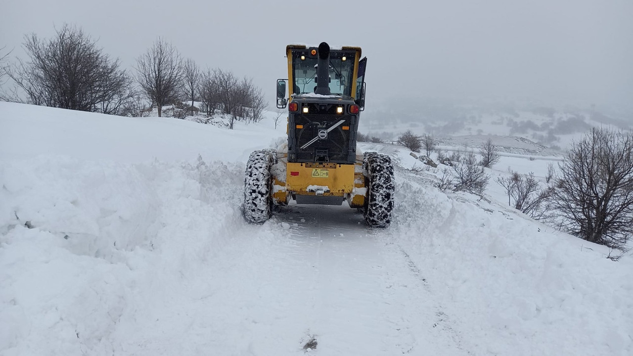 Ardahan'da kar nedeniyle kapanan 138 köy yolu ulaşıma açıldı