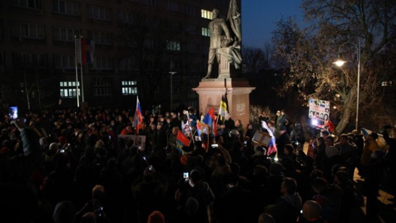 Ünlü profesör Ahmet Ercan "İnsanoğlu; İnanılır gibi değil" dedi Ruslar Ukraynalıları vururken coşkuyla sevinen Sırpları yazdı