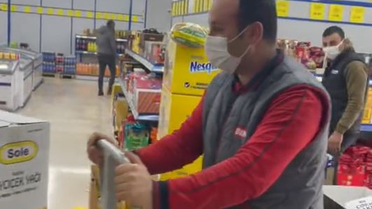 Yuh artık. BİM de stokçuluk yaparken yakalandı. Yağda sıkıntı haberi alınca anında bunu yaptılar