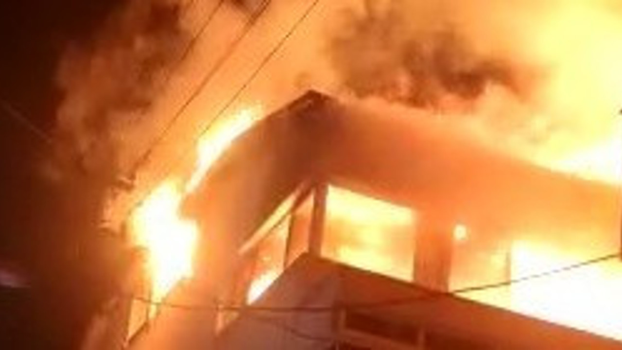 Dubleks daire cayır cayır yandı