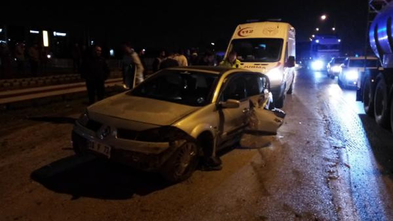 Hatalı sollama kazaya neden oldu; 2 yaralı