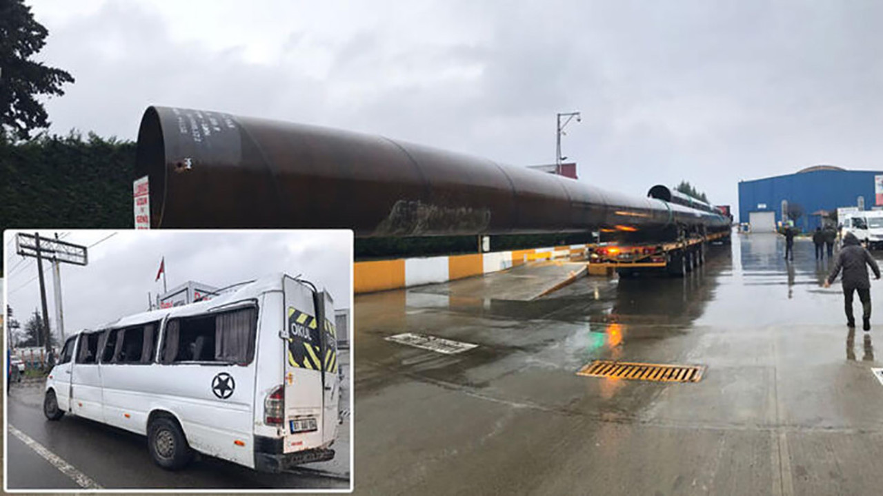 İşçi servisi TIR’ın taşıdığı boruya çarptı! Tavan çöktü, yaralılar var...