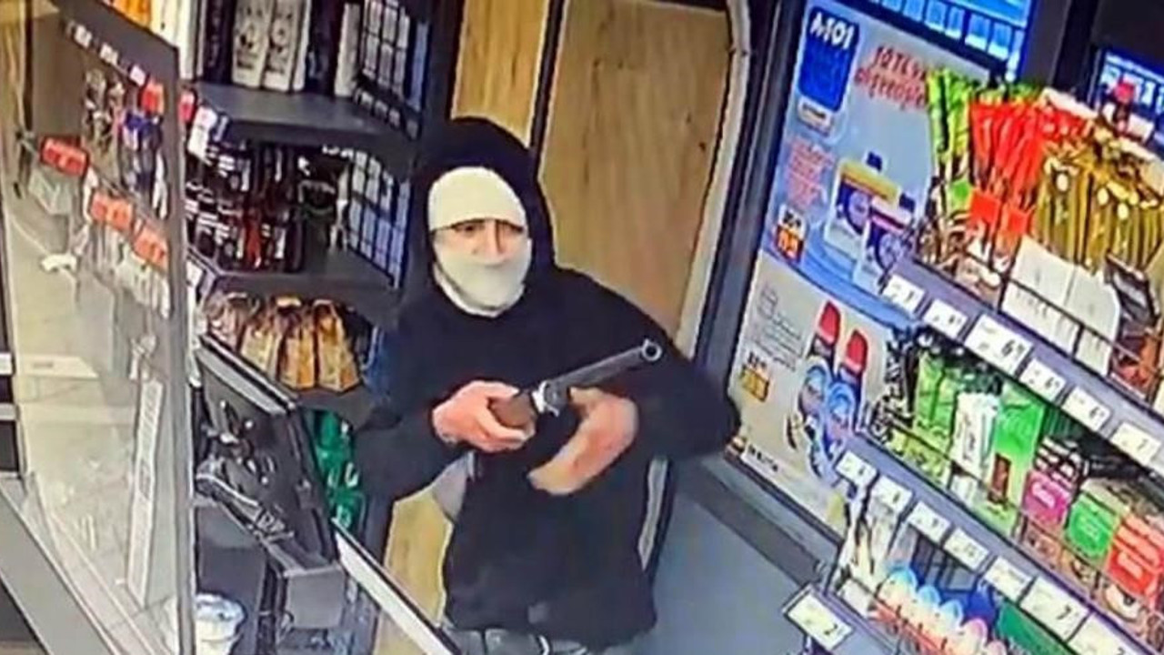 Silahla market bastı kasayı açamadı