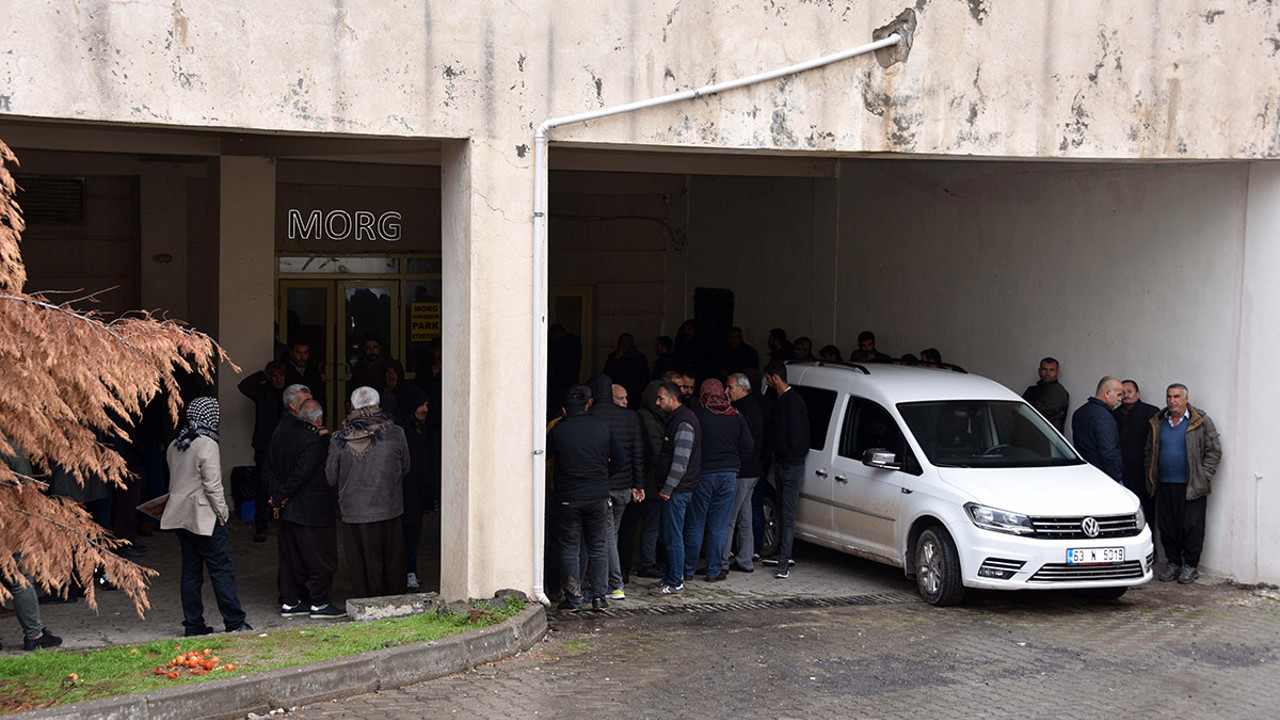 Otomobilde tabancayla vurulmuş erkek cesedi bulundu