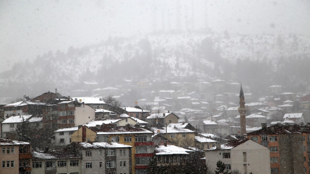 Kastamonu'da sis ve kar etkili oluyor