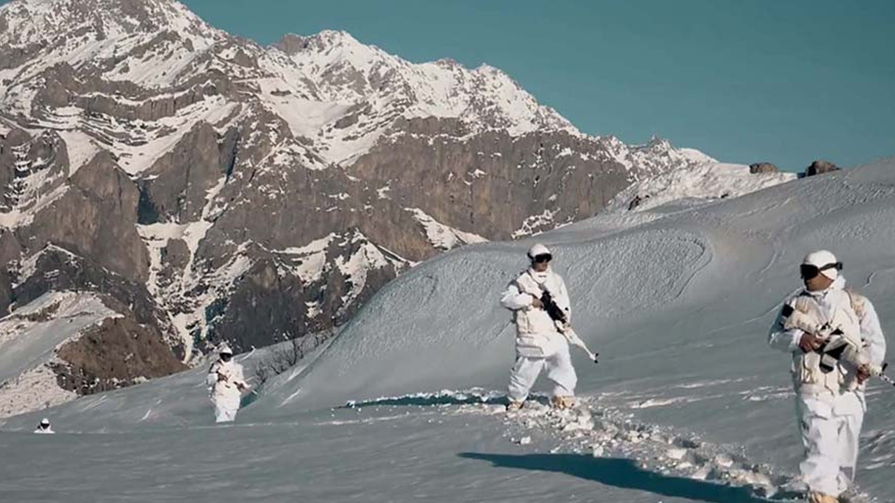 Mehmetçik eksi 40 derecede vatan nöbetinde! Hazır! Daima Hazır!