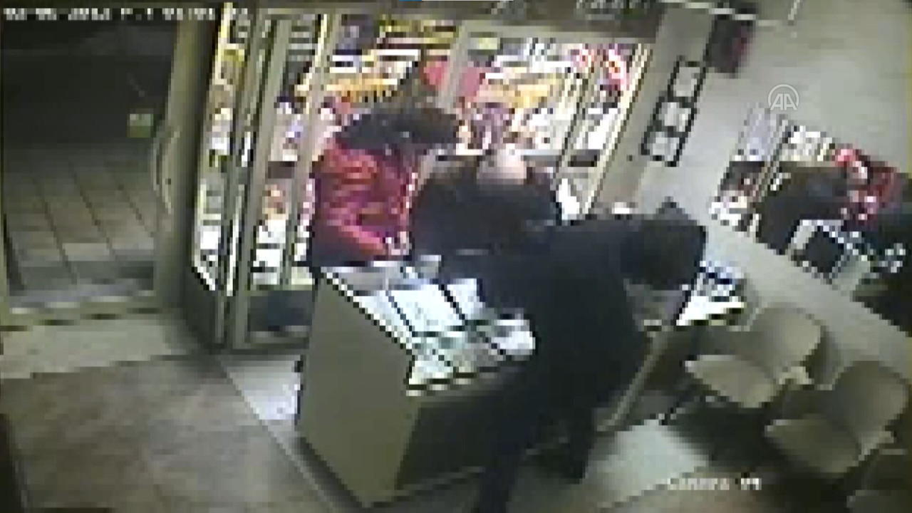 Kuyumcuda bıçaklı saldırı! Boğazından bıçakladı