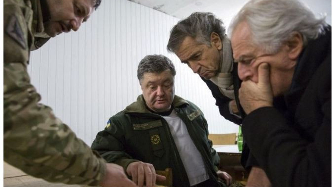 Gizemli Fransız yazar. Ukrayna’da görüldü. Nereye gitse savaş çıkıyor