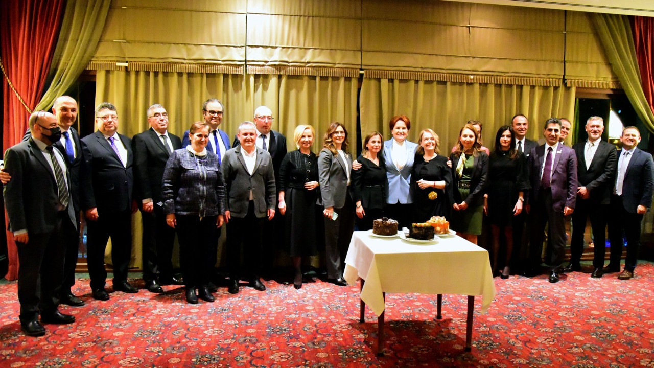 Meral Akşener 14 Mart'ta doktorlarla akşam yemeğinde bir araya geldi