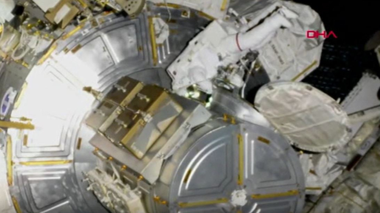 Nasa Astronotları uzay yürüyüşüne başladı