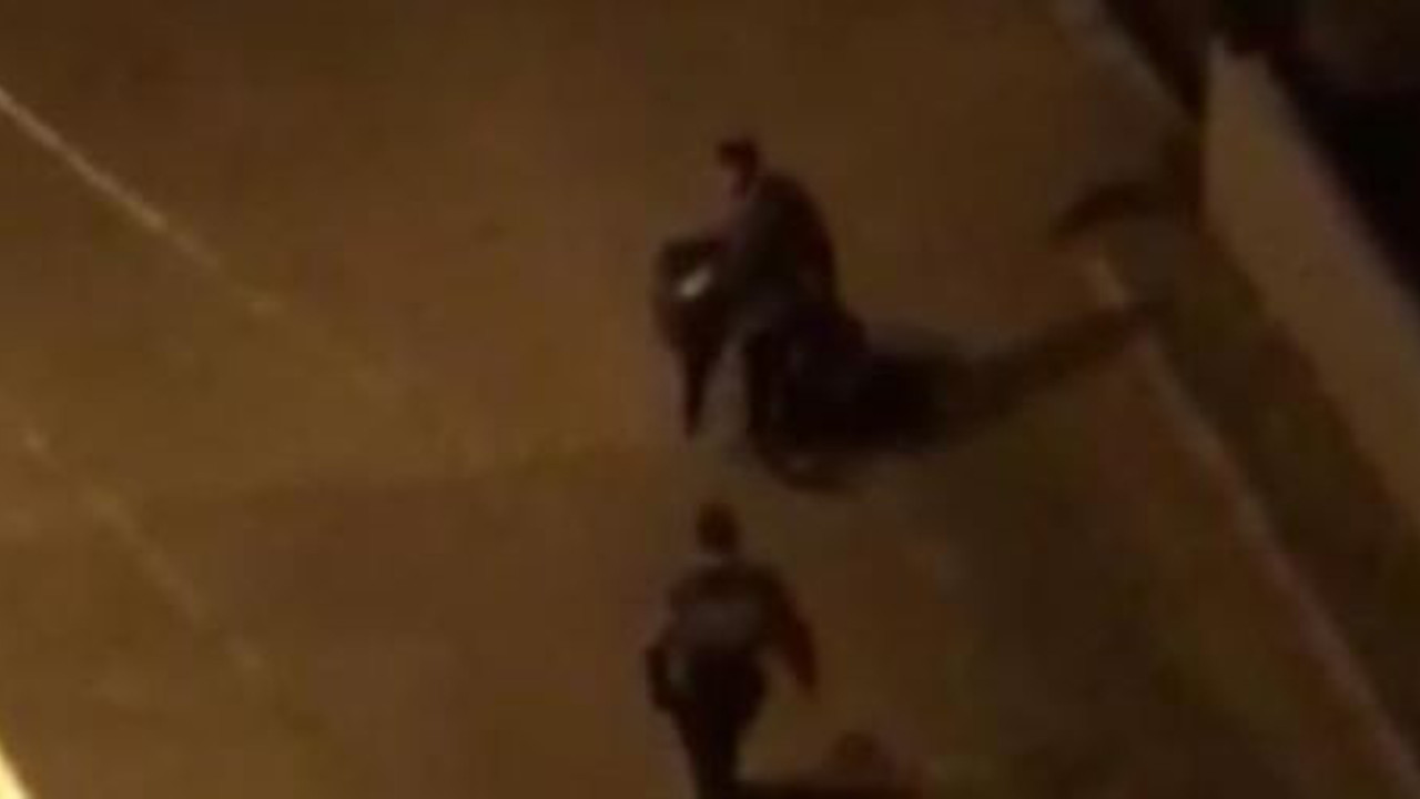 Çıplak vatandaşa meydan dayağı