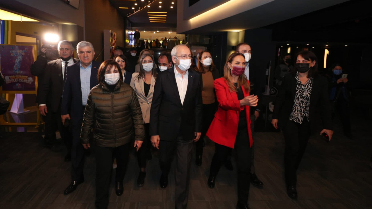 Kemal Kılıçdaroğlu, eşi Selvi Kılıçdaroğlu ile 'Bergen' filmini izledi