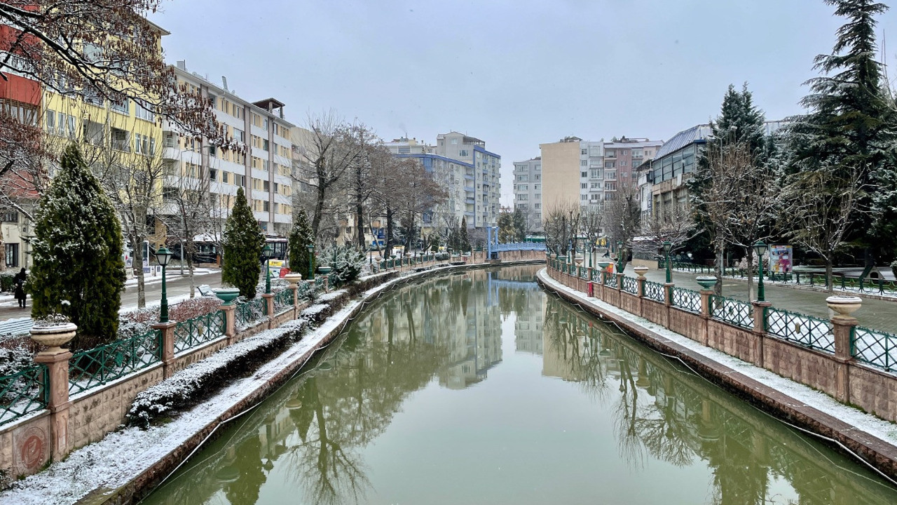 Eskişehir güne beyaz örtüyle uyandı