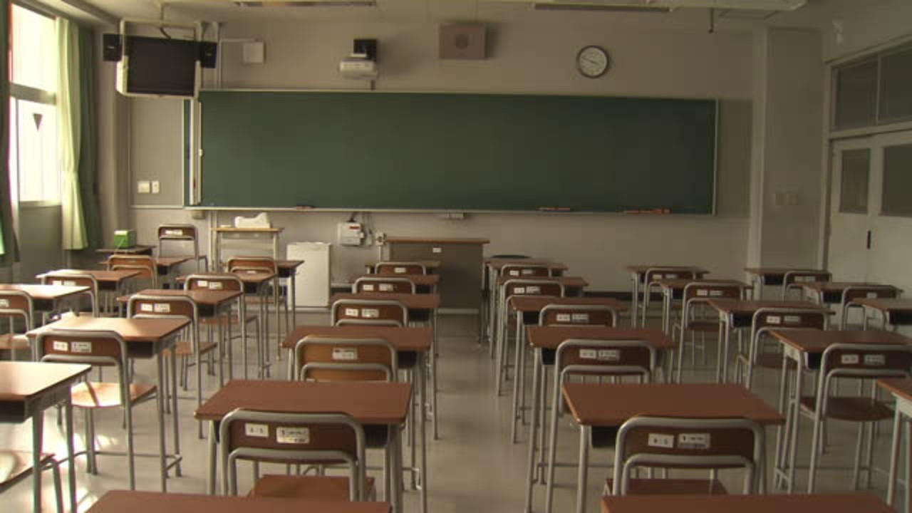 Okullarda iç çamaşırı rengi kuralı kaldırıldı