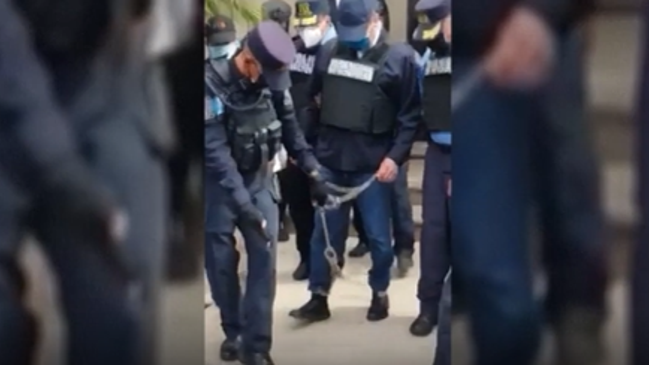 Cumhurbaşkanını zincire vurdular. ABD’ye teslim edilecek