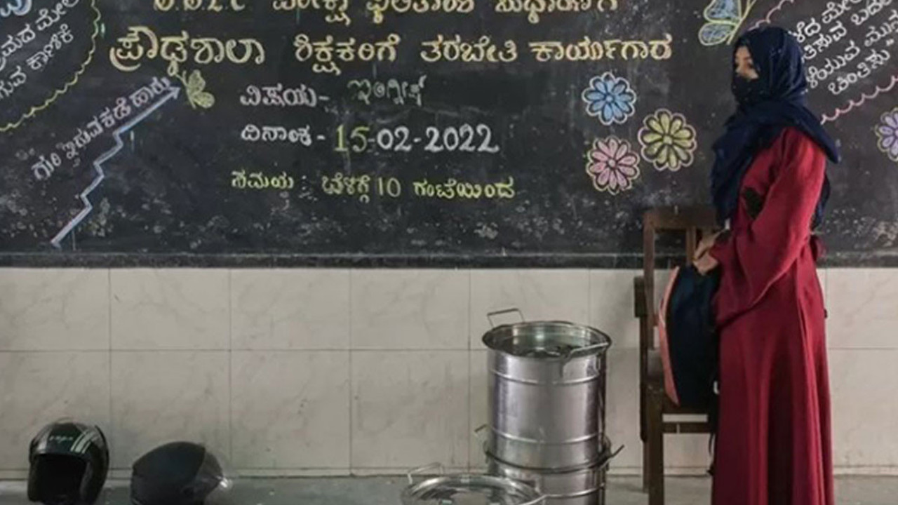 Avrupa'dan sonra türbana bir yasak kararı da Asya'dan geldi