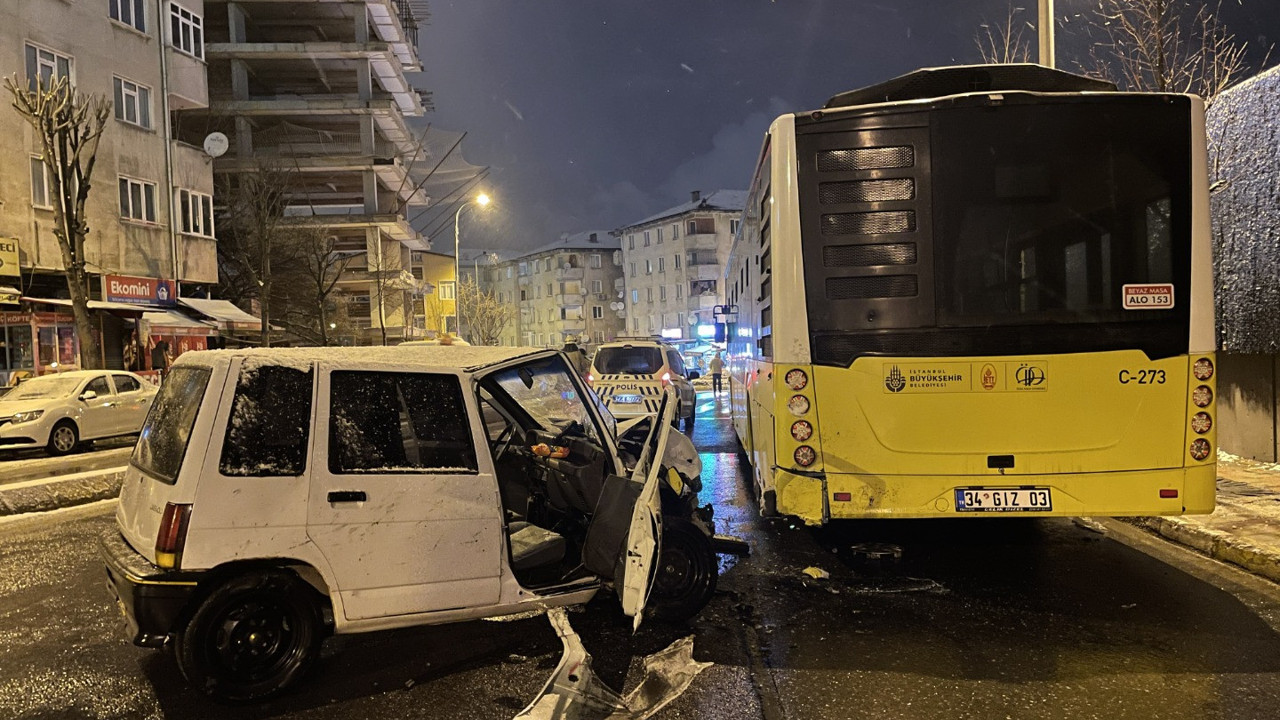 Alkollü sürücünün kullandığı otomobil İETT otobüsüne çarptı
