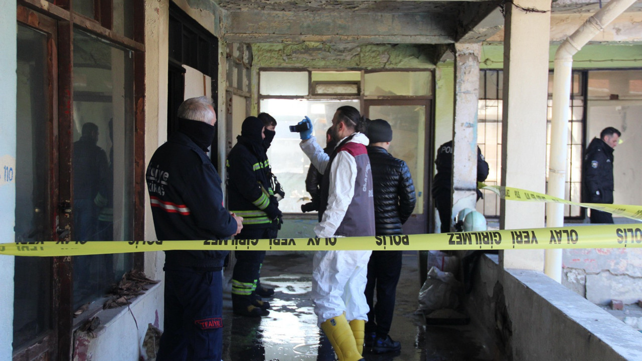 Yangın çıkan metruk depoda ceset bulundu