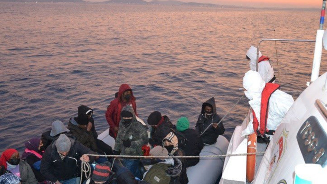 Yunanlıları itti Türk Sahil Güvenlik 60 göçmeni kurtardı