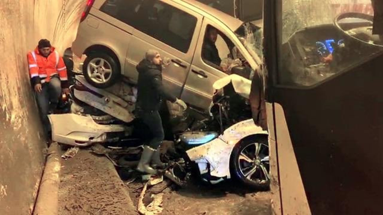 Bolu Dağı Tüneli'nde zincirleme kaza. İstanbul istikameti kapandı