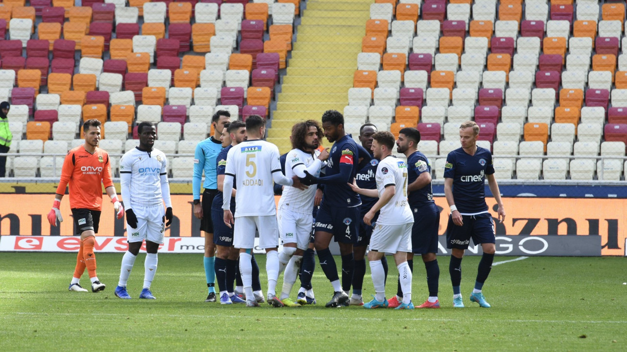 Yeni Malatyaspor'da Sadık Çiftpınar taraftara hareket çekti! Büyük ahlaksızlık