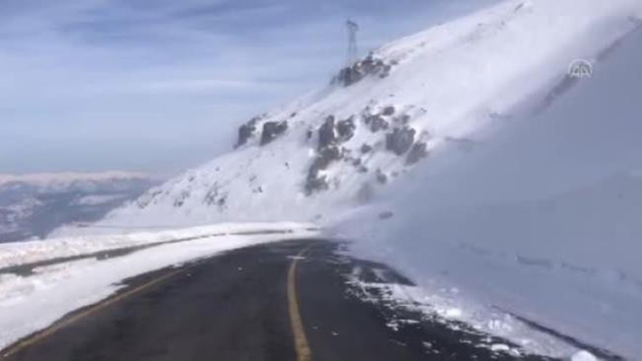 Ardahan-Şavşat kara yolu çığ nedeniyle ulaşıma kapandı