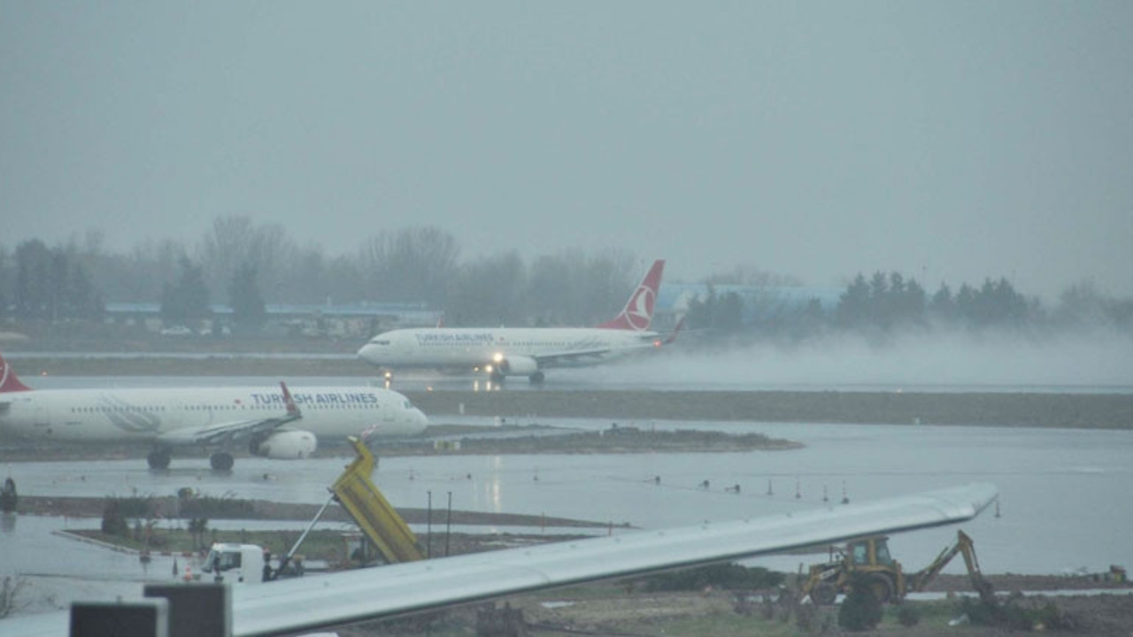Sabiha Gökçen Havalimanı'na inemeyen uçaklar başka havalimanına yönlendirildi