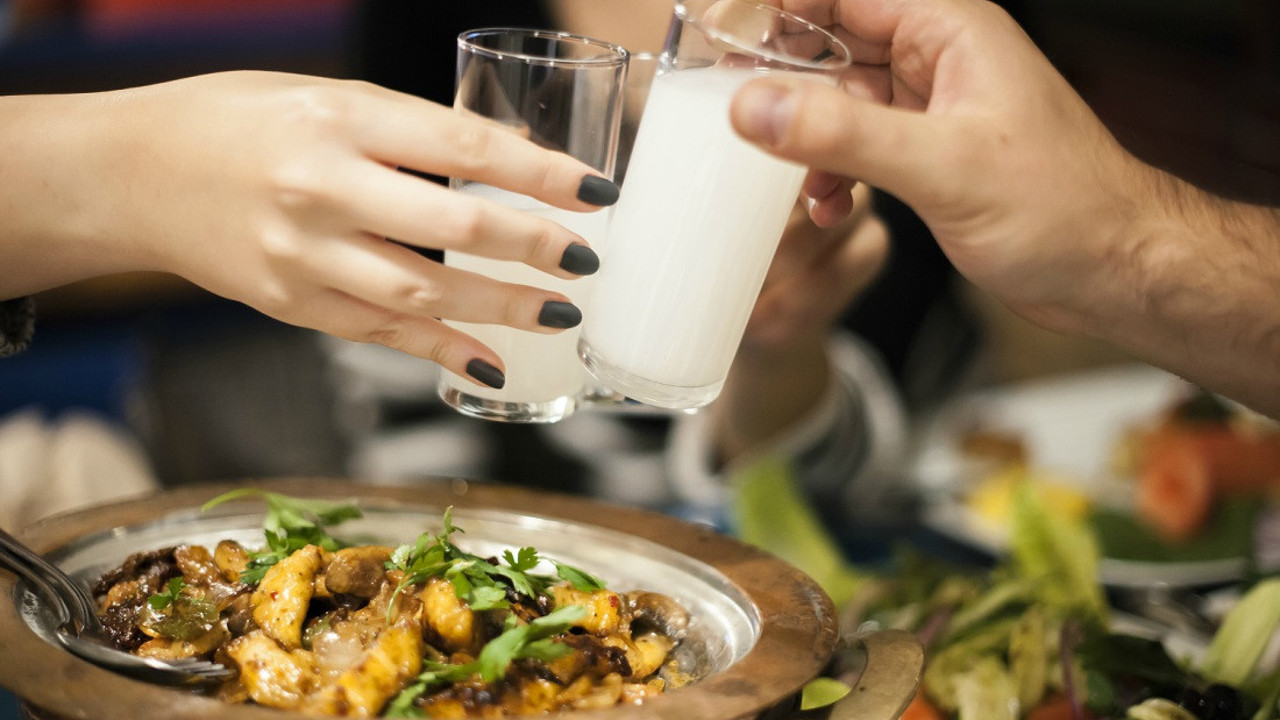 Türk Rakısı ile Yunan Uzosu arasındaki fark nedir?