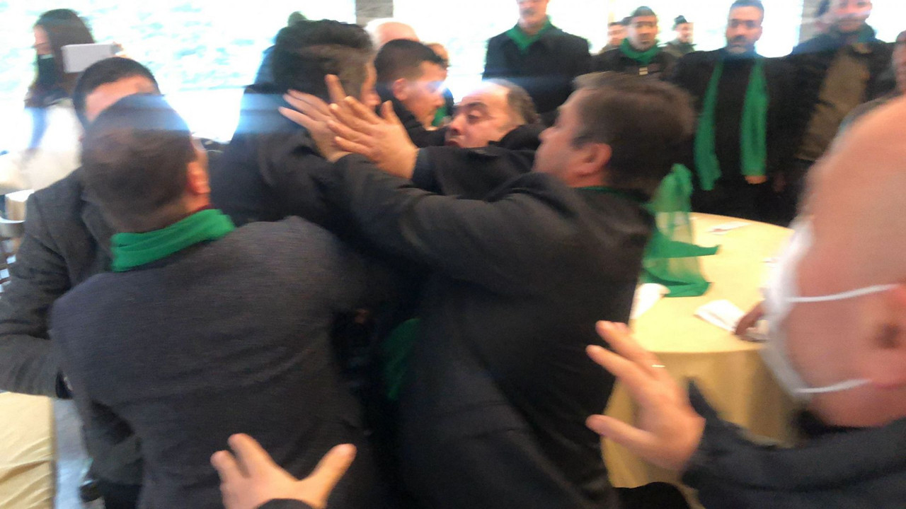 Pazarcıların kongresinde ortalık karıştı. Çevik kuvvet kongre alanını bastı