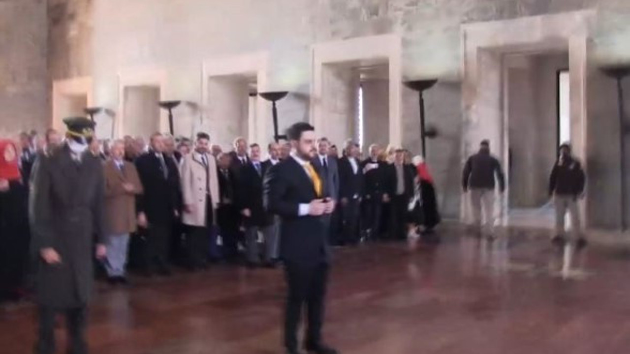 BTP Genel Başkanı seçilen Hüseyin Baş Anıtkabir’i ziyaret etti. Hiçbir siyasi liderin yapmadığını yaptı