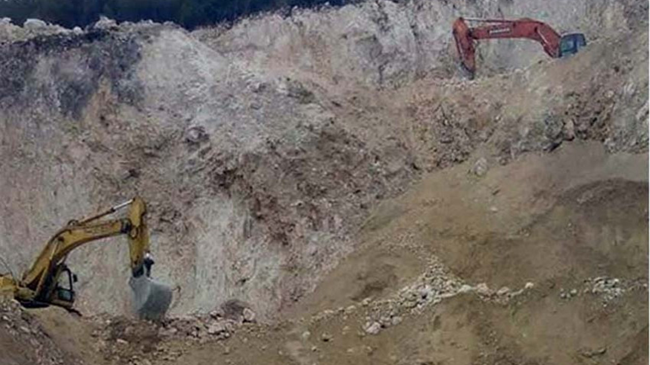 Tuz kokmuş sizin haberiniz yok. ÇED raporu öncesi bürokratlar taşocağından hisse almış.