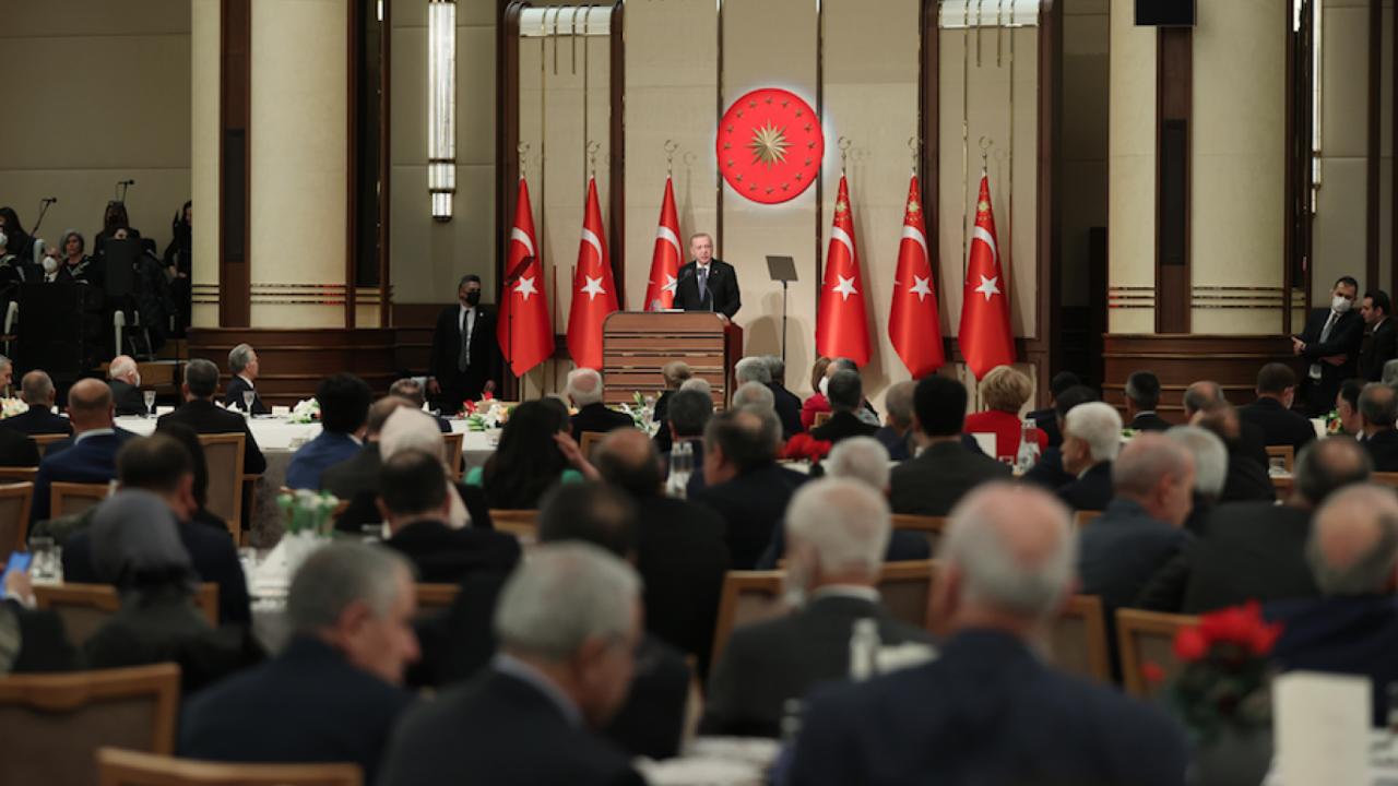 AKP'li Mehmet Metiner açıkladı: Saray'daki yemekte neler oldu