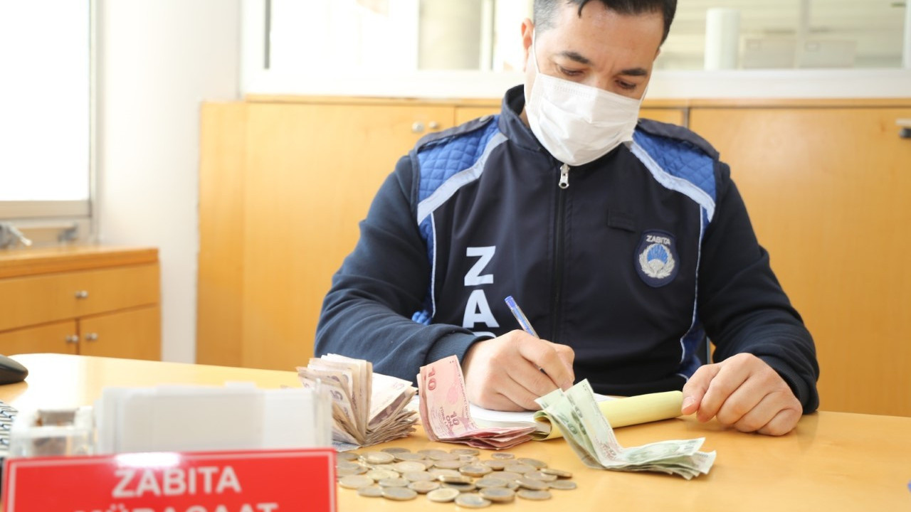 Dilenci operasyonu: Üzerlerinden çıkan paralara el konuldu