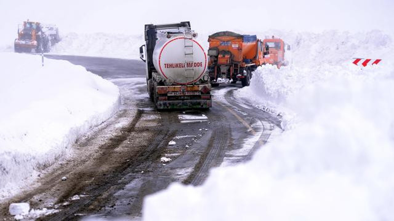 Ardahan-Şavşat kara yolunda ulaşım normale döndü (25 Mart 2022)