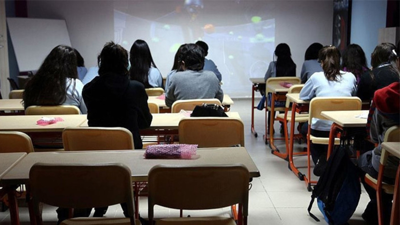 Bursa’dan sonra bir haremlik selamlık skandalı daha. Burası Suudi Arabistan mı?