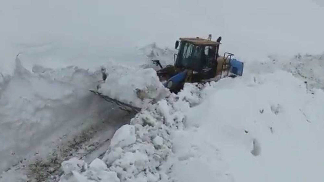 Lice'de karla mücadele sürüyor! 2 metreyi geçti...