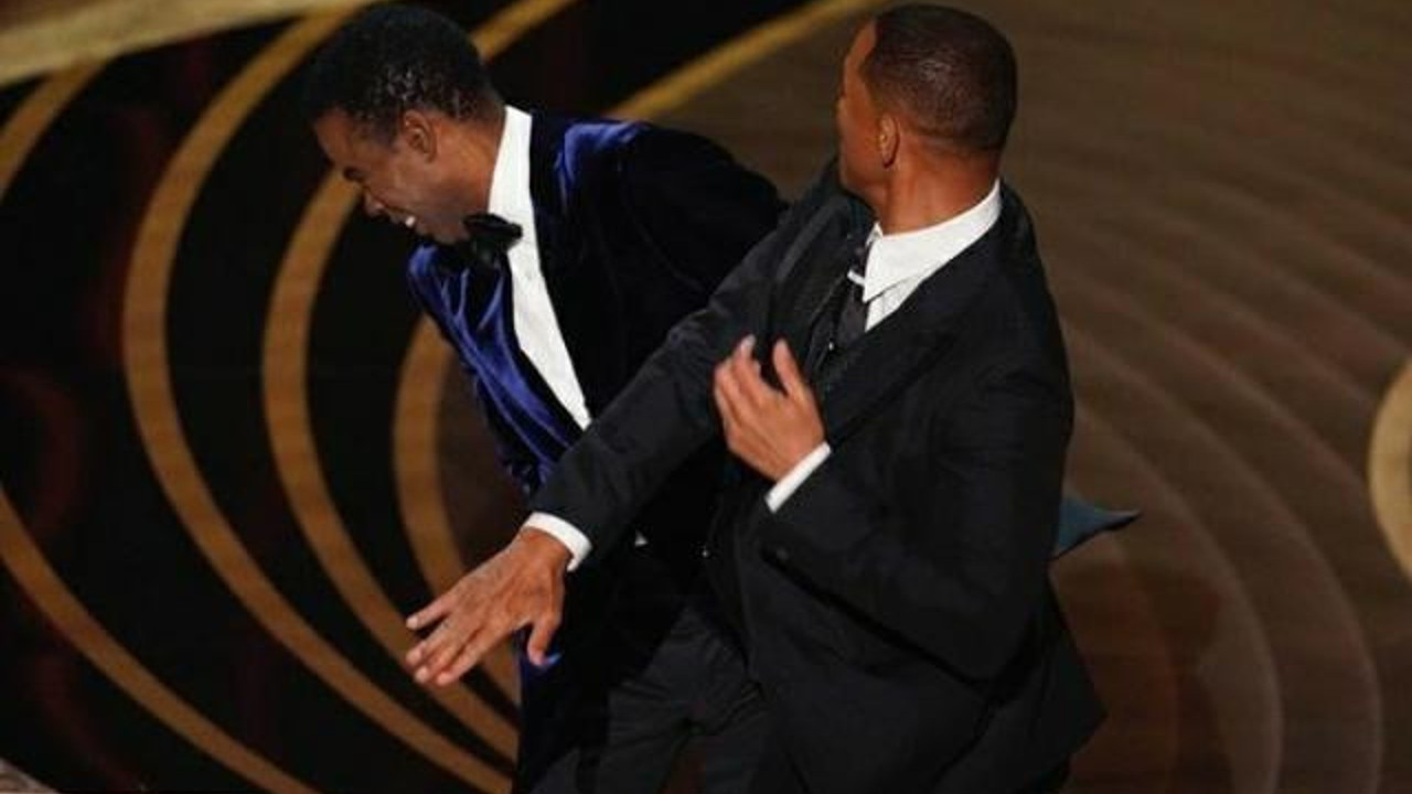 En iyi erkek oyuncu seçilen Will Smith, komedyen Chris Rock'u tokatladı